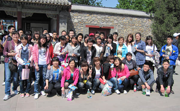 走进北京，品味文化——就业助学计划师生游览颐和园.jpg