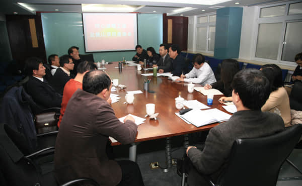 2012年2月，同心温暖工程武陵山区助学项目座谈会在北京召开。.jpg