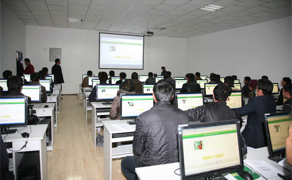 中华职业教育社在阿图什市援建的语音教室.jpg